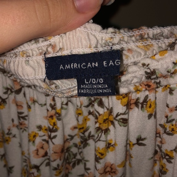 Off-the-shoulder White Floral Top - Picture 3 of 3